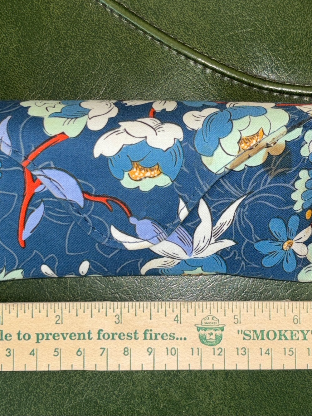 Vera Bradley Glasses Case  “Floral Bursts “ Vintage Pattern